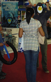 Johnny Online with a young girl reader at the Sao Paolo bookfair, Brazil edition launch (Hibridos), August 24 2008