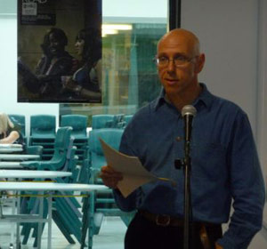 David Thorpe asking questions in the 2008 Lewisham Schools Book Quiz