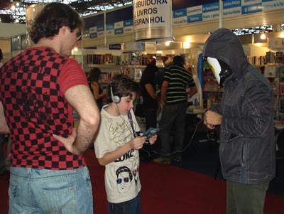 Johnny Online with children at the Sao Paolo bookfair, Brazil edition launch (Hibridos), August 24 2008